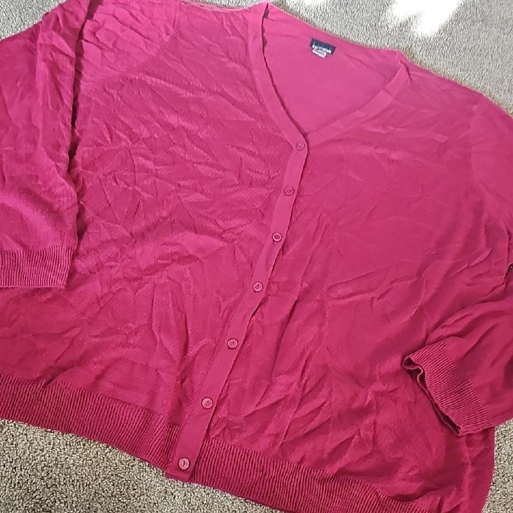 E6🔹️❤️Basic Editions Fuchsia Button-Up Cardigan